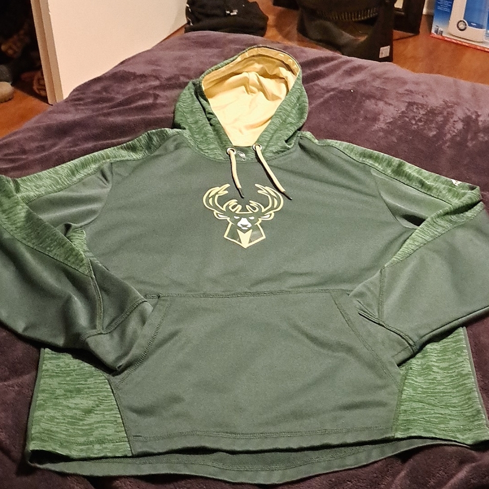 Women's Milwaukee Bucks hoodie